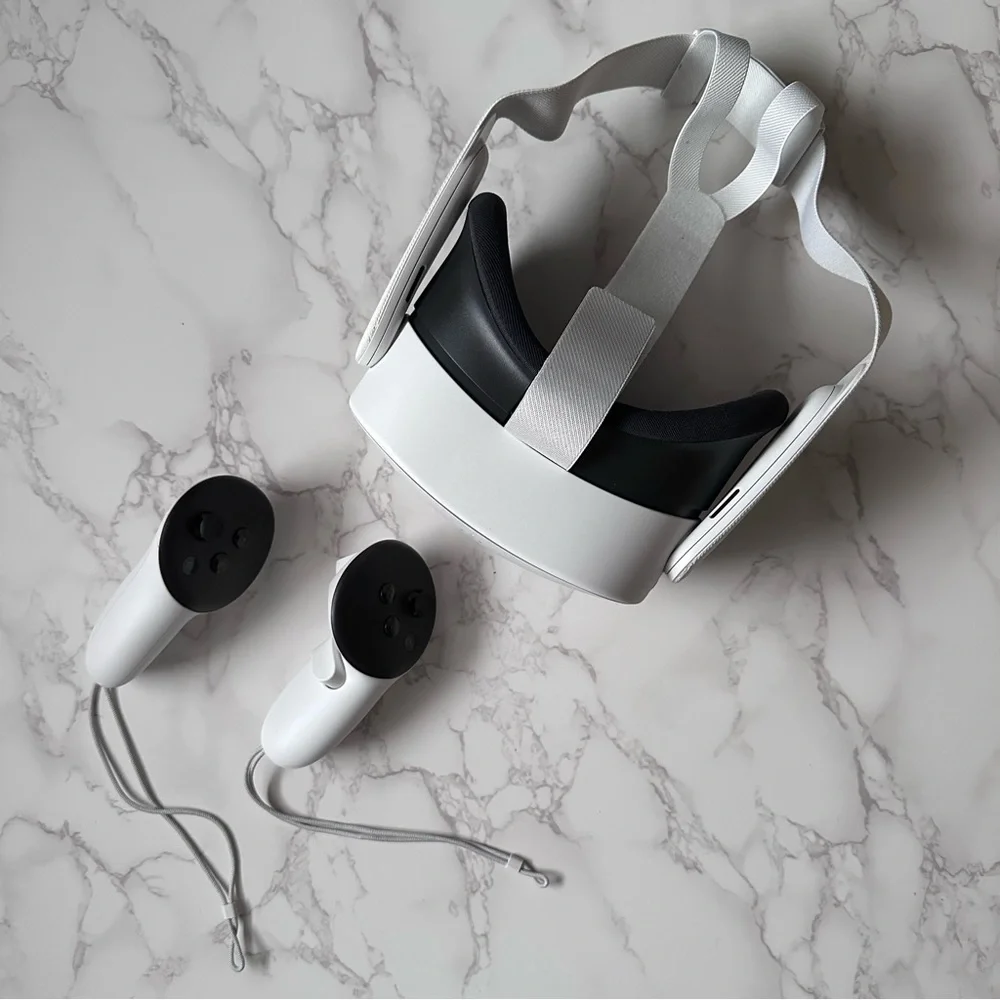 Meta Quest 3S VR Headset with Controllers *includes Batman Arkham Shadow game